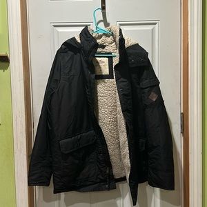 Hollister (The coastal Trail Parka)
